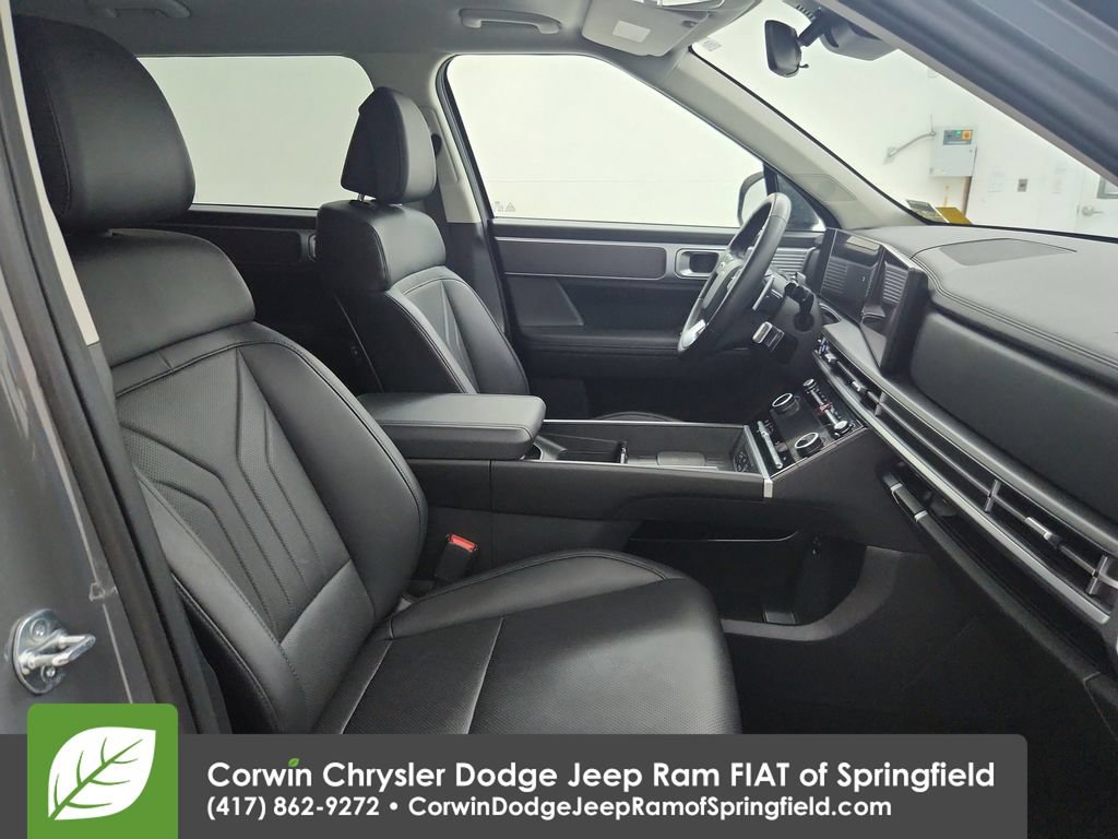 Used 2025 Hyundai Santa Fe SEL FWD image 31