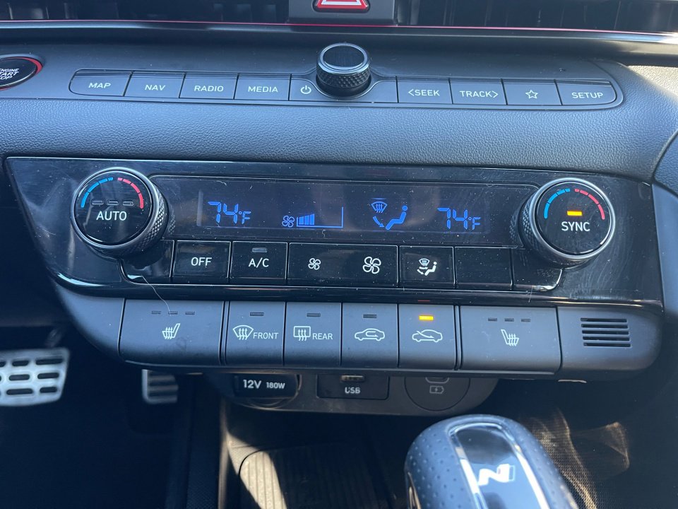 Certified 2025 Hyundai Elantra N Line image 18