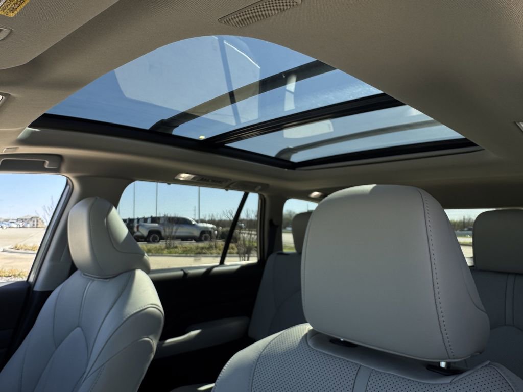 Used 2025 Toyota Grand Highlander Limited image 25