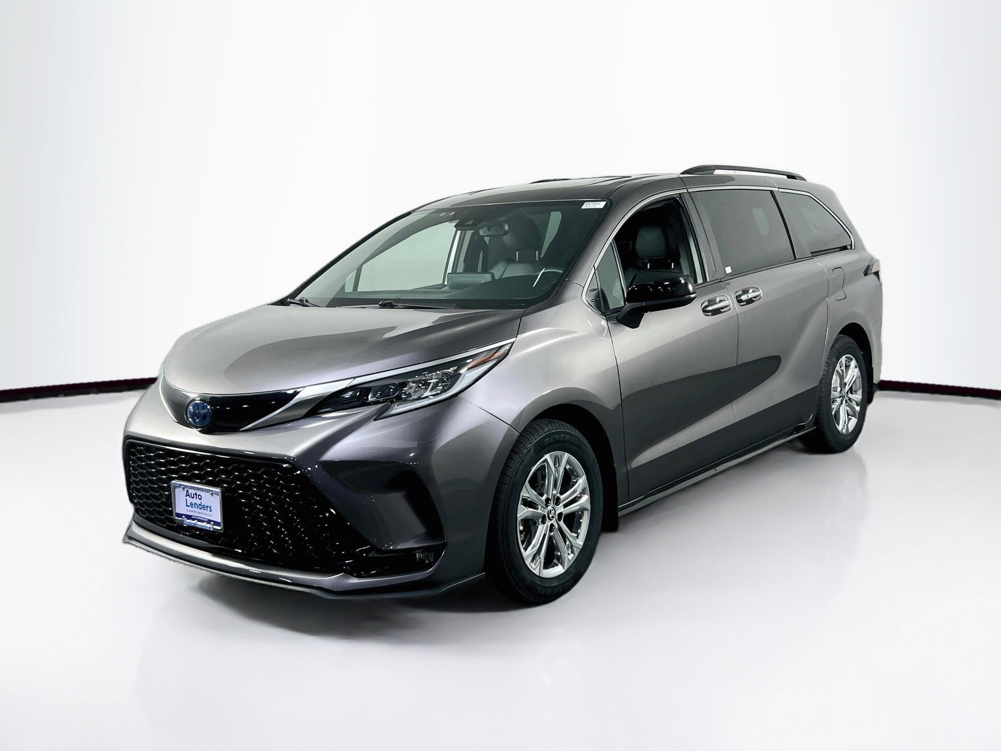Used 2022 Toyota Sienna XSE AWD/4WD image 1