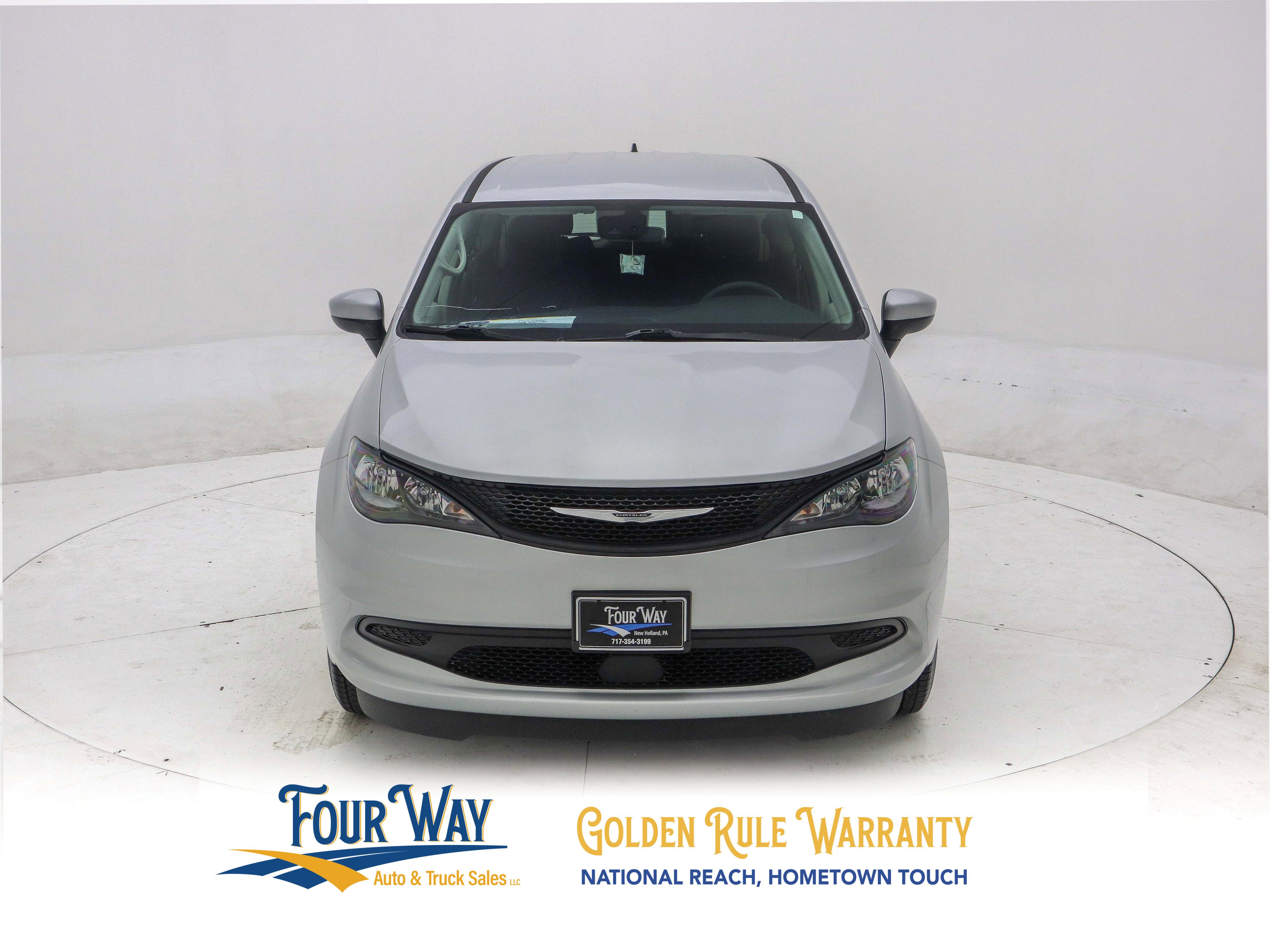 Used 2023 Chrysler Voyager LX image 10