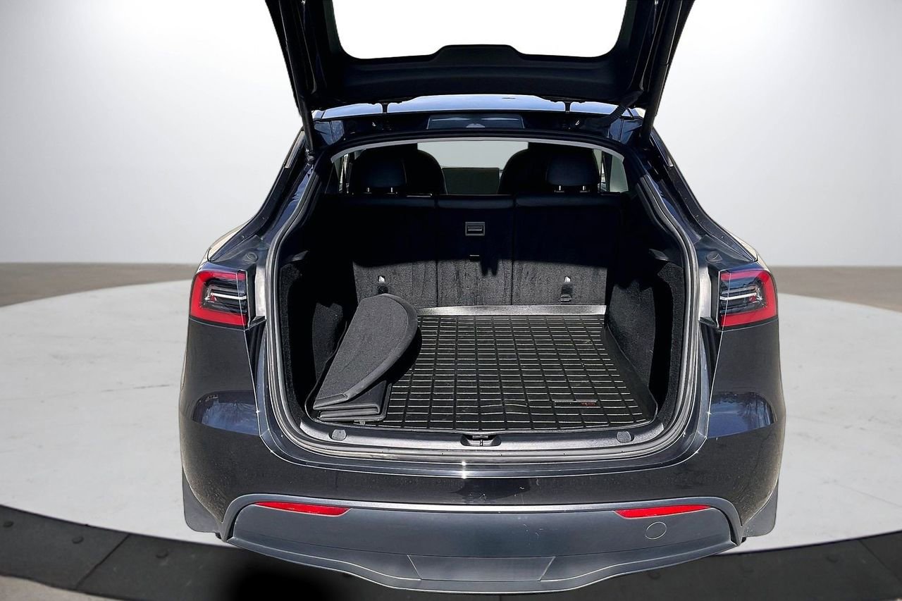 Used 2024 Tesla Model Y Performance image 27