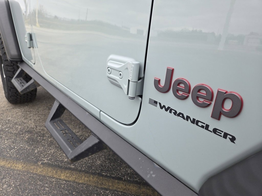 Used 2023 Jeep Wrangler Unlimited Rubicon w/ Cold Weather Group image 27