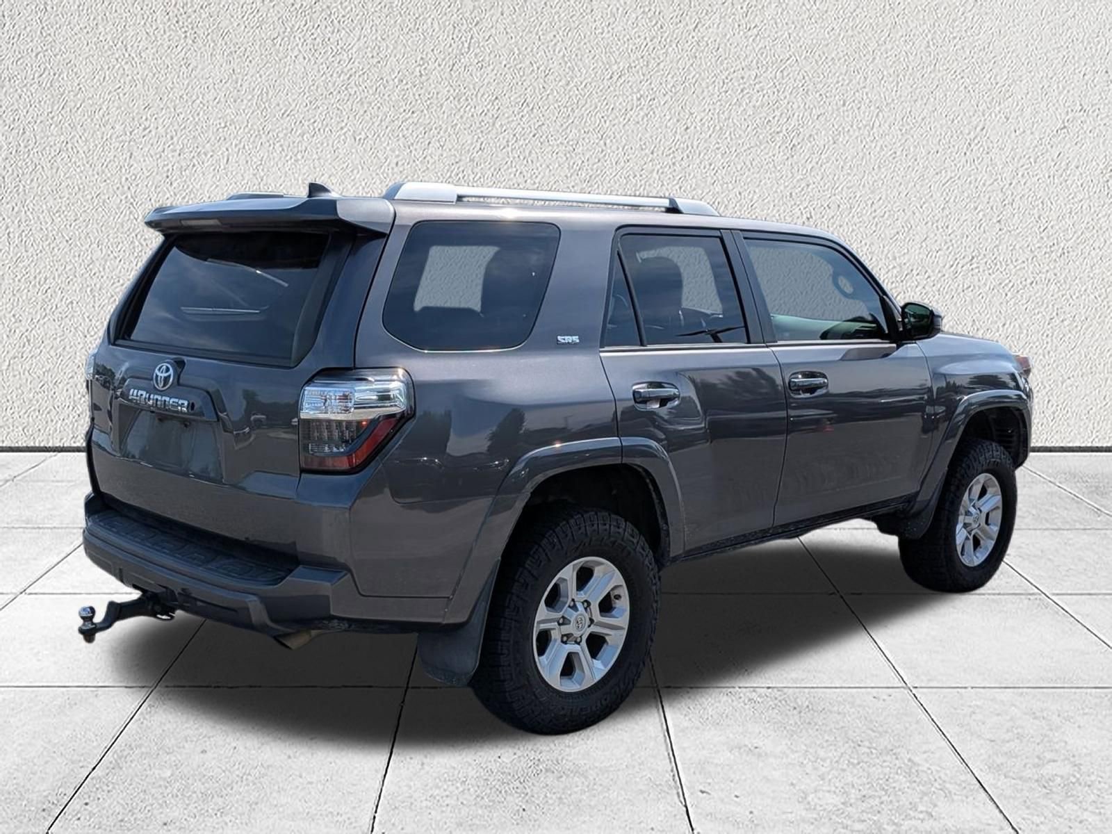Used 2017 Toyota 4Runner SR5 AWD/4WD image 3
