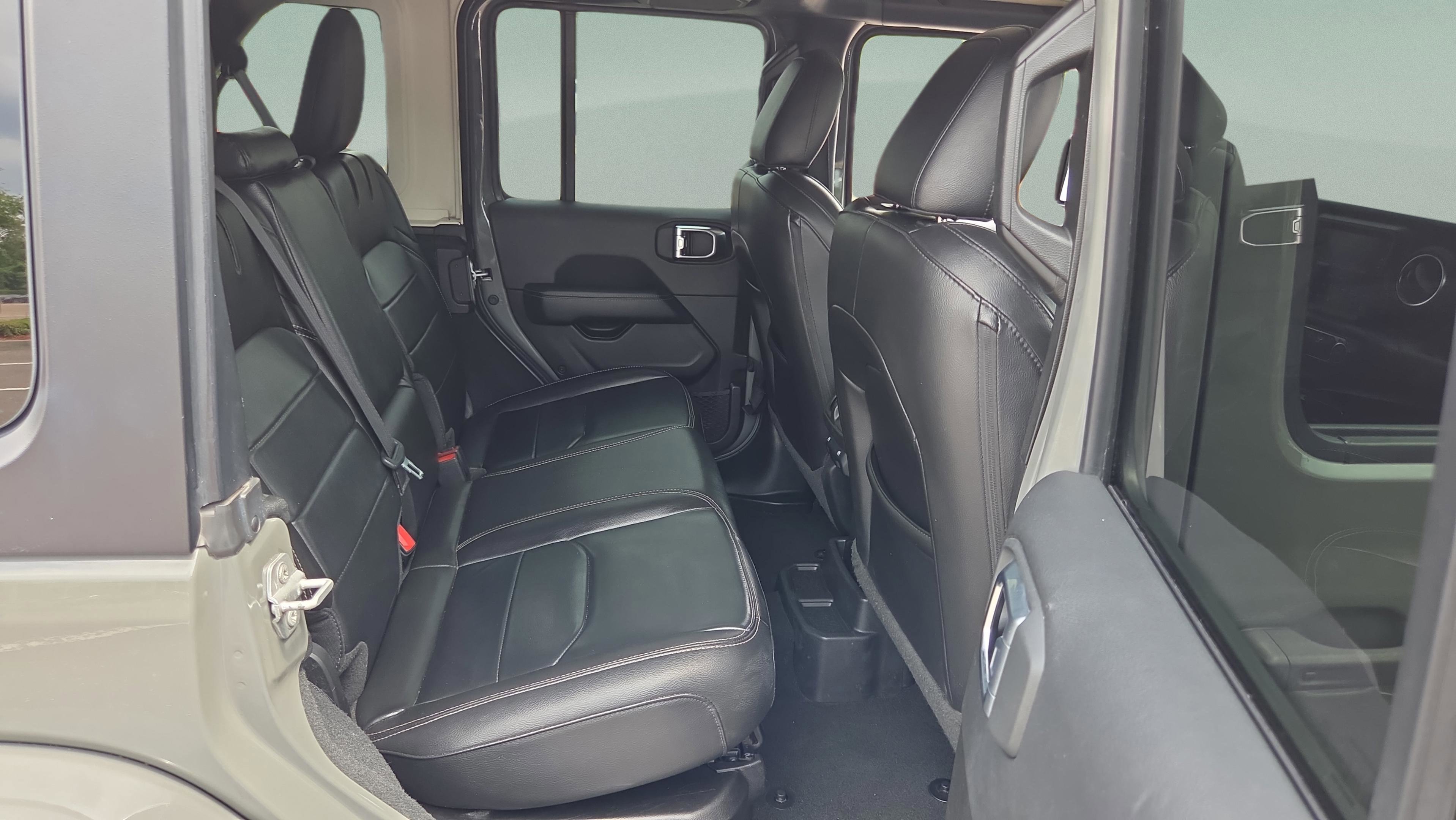 Used 2023 Jeep Wrangler Unlimited Sahara AWD/4WD image 14