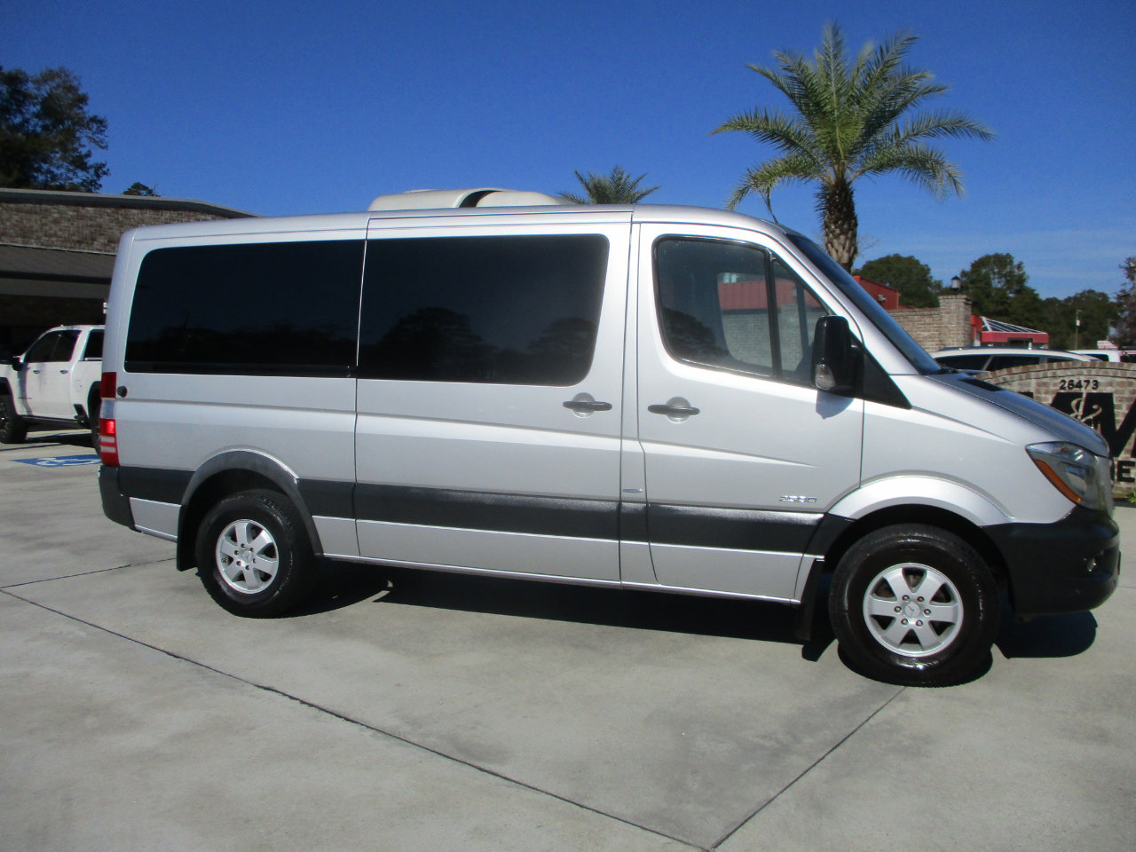 Used 2015 Mercedes-Benz Sprinter 2500 image 3