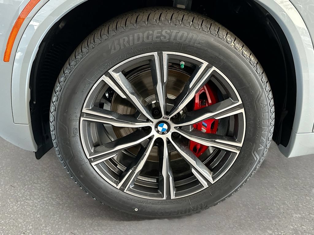 Used 2026 BMW X5 xDrive40i w/ M Sport Package AWD/4WD image 32