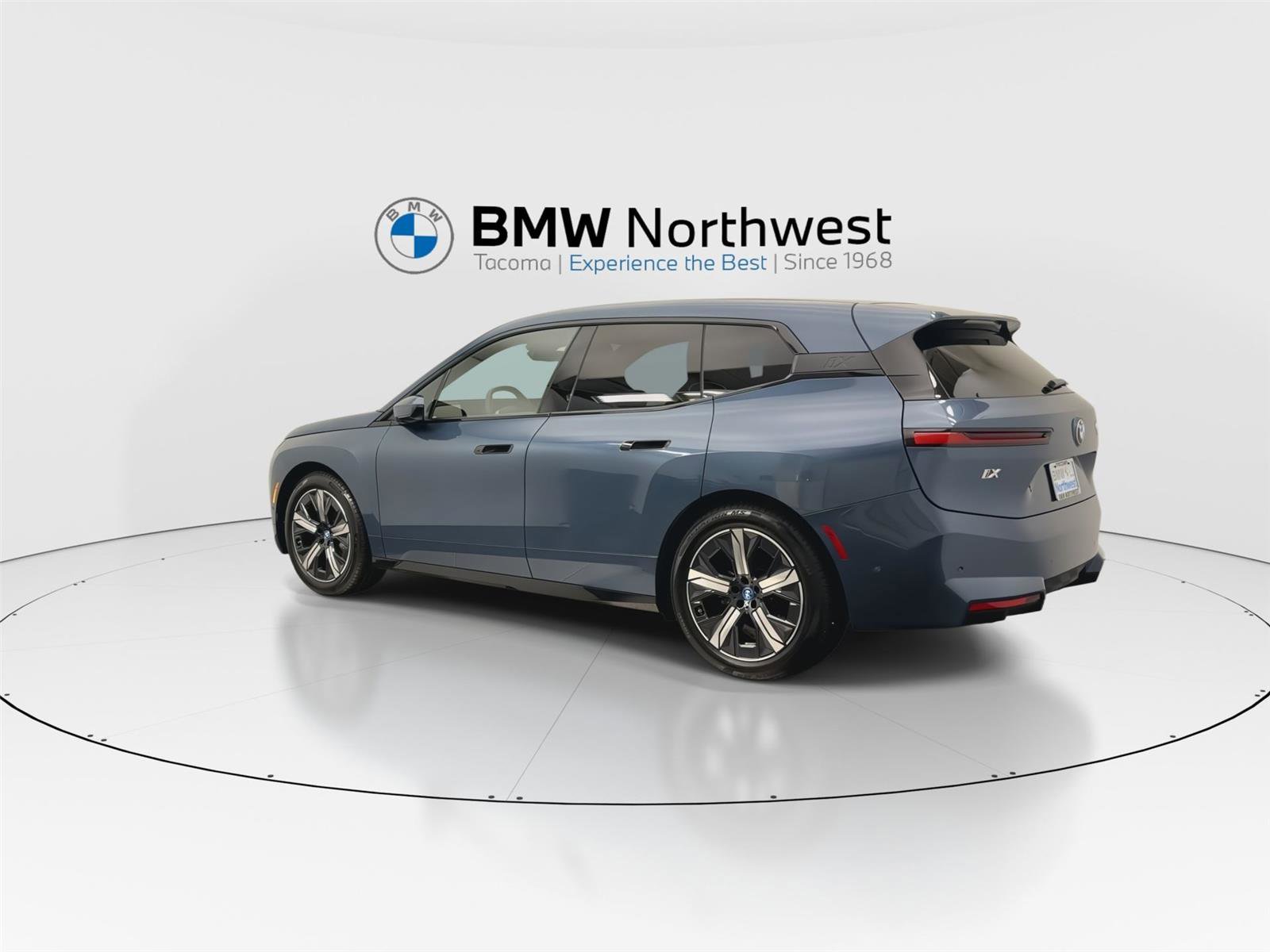 Used 2026 BMW iX xDrive60 w/ Dynamic Handling Package image 12