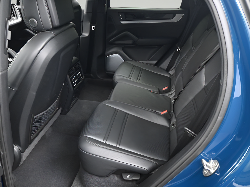 Certified 2025 Porsche Cayenne S AWD/4WD image 7