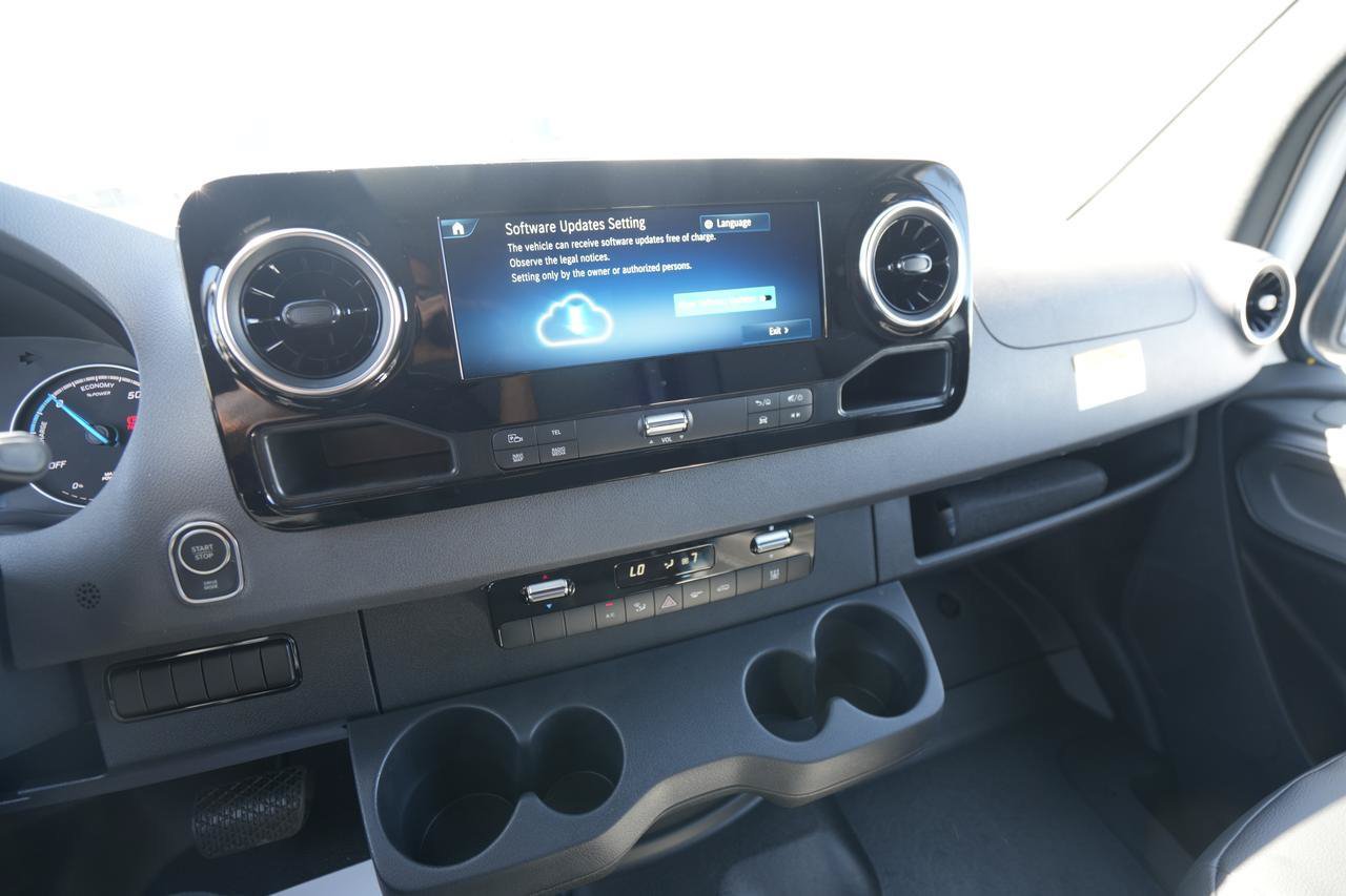 New 2025 Mercedes-Benz eSprinter 170 Cargo image 13
