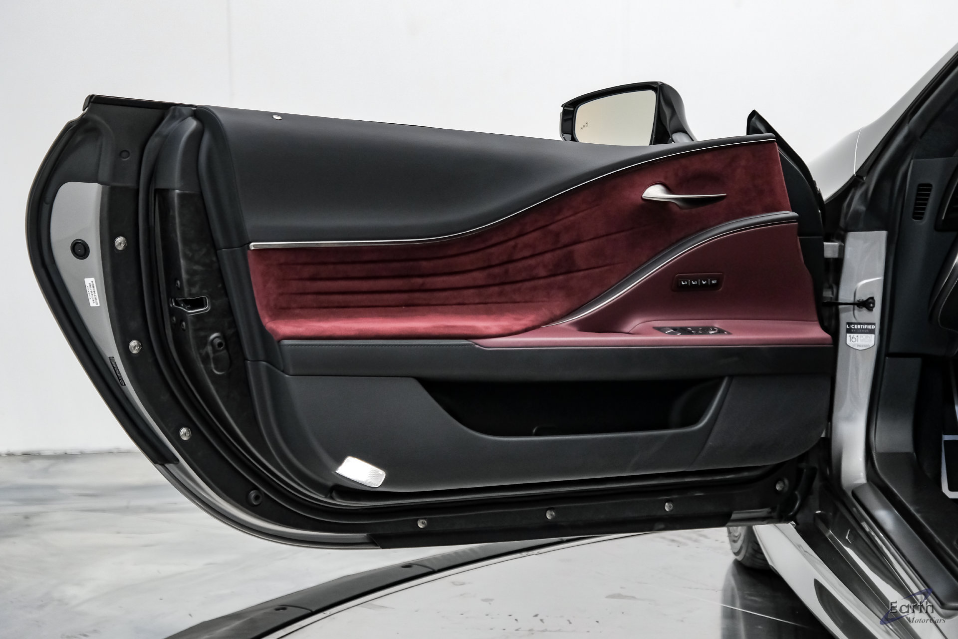 Used 2018 Lexus LC 500 Coupe w/ Performance Package RWD image 82