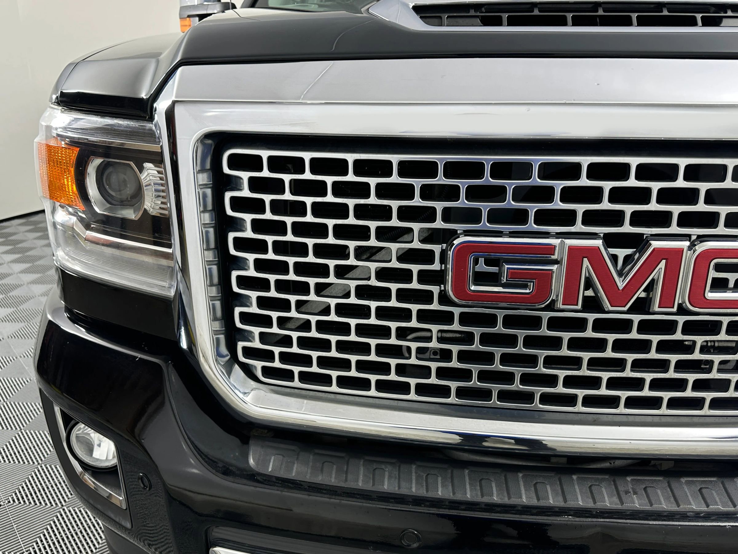 Used 2017 GMC Sierra 3500 Denali image 4