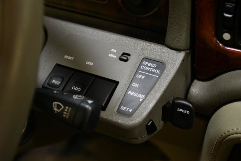 Used 1997 Jaguar XJ6 RWD image 38
