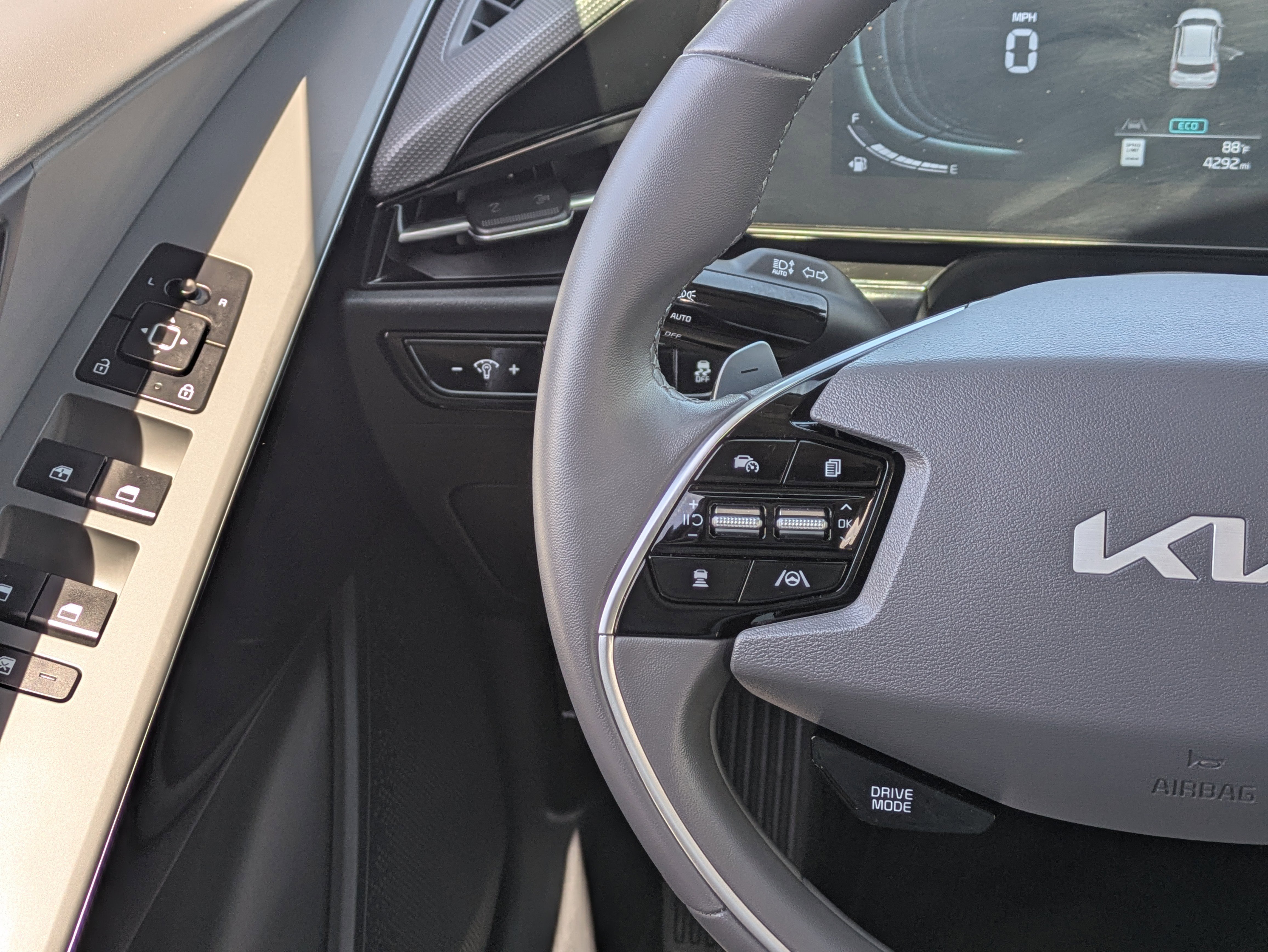 Certified 2025 Kia Niro EX FWD image 23