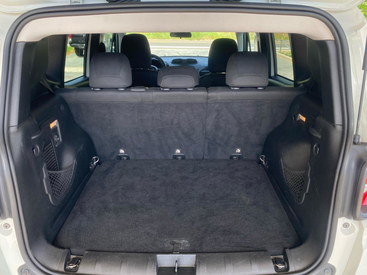 Used 2016 Jeep Renegade Latitude FWD image 25