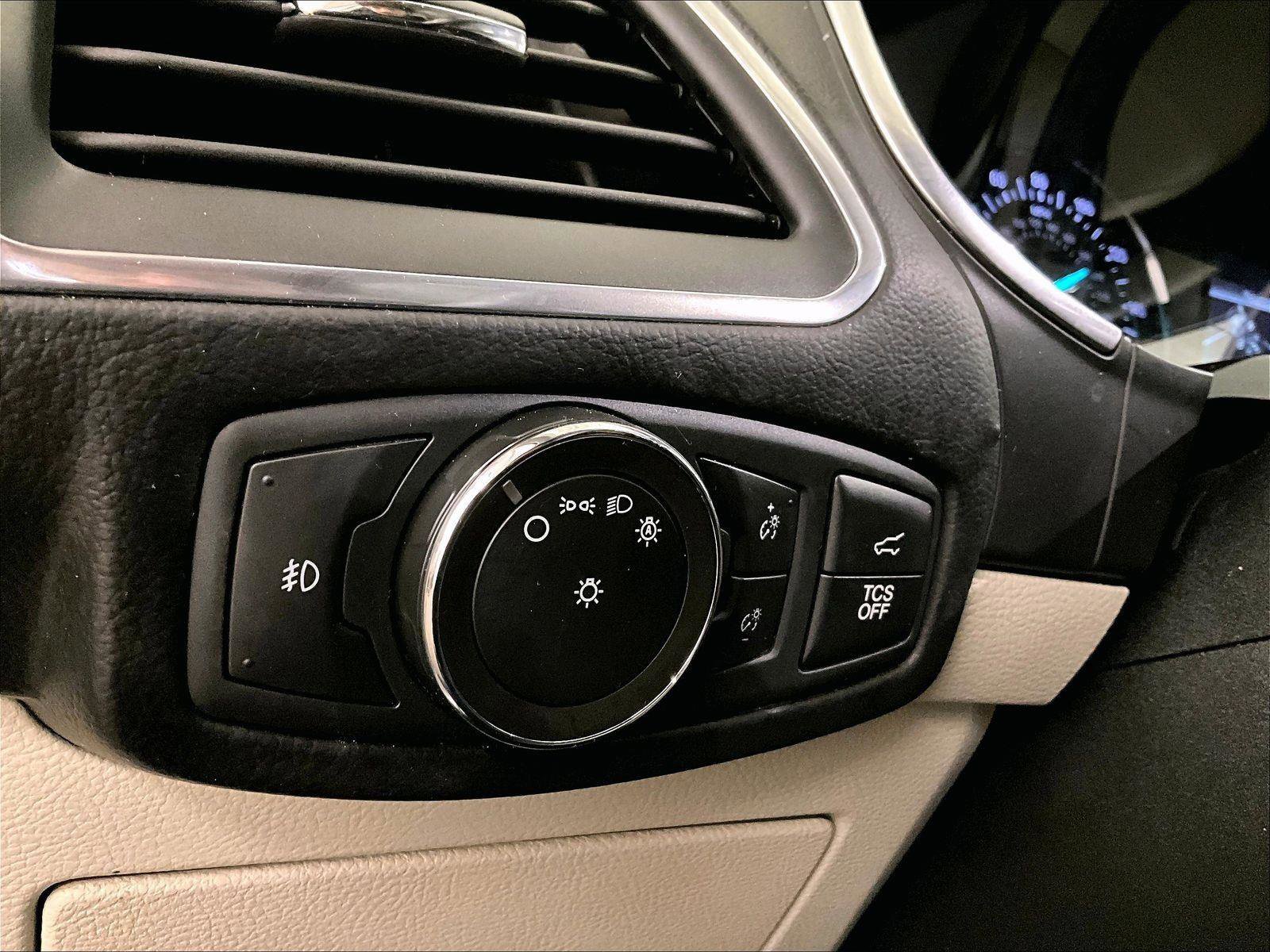 Used 2020 Ford Edge Titanium w/ Equipment Group 301A AWD/4WD image 30