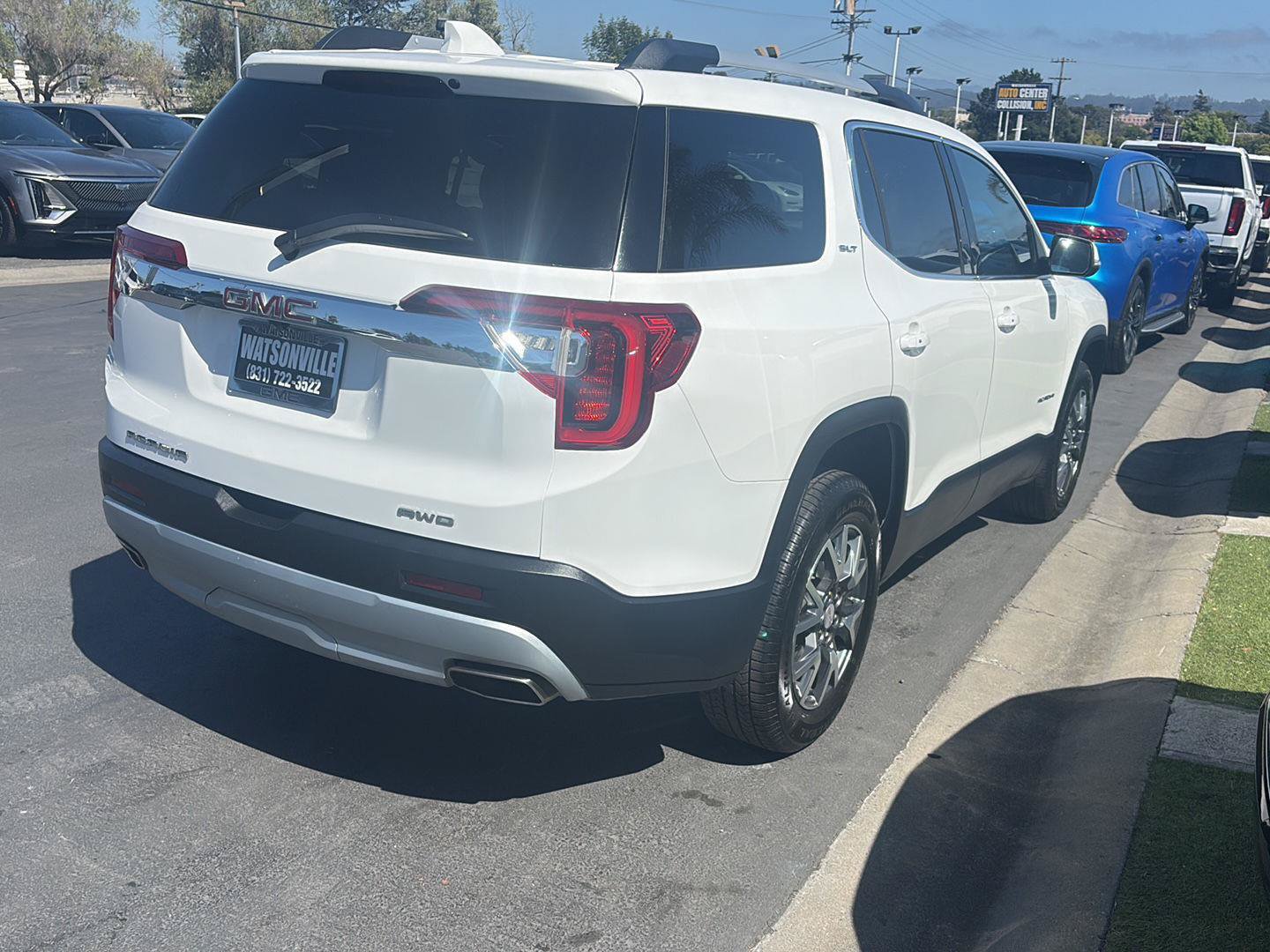 Used 2023 GMC Acadia SLT AWD/4WD image 5