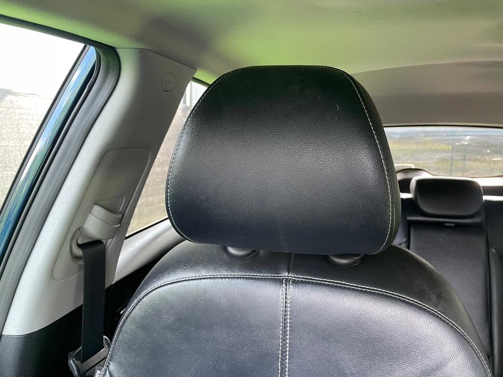 Used 2019 Kia Niro Touring FWD image 23