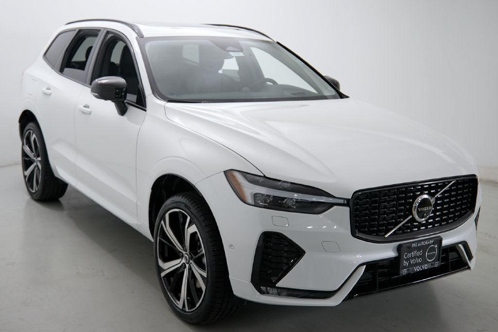 Certified 2023 Volvo XC60 B6 Ultimate w/ Climate Package AWD/4WD image 4