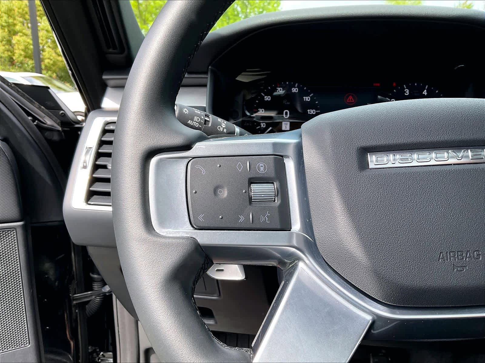 Used 2025 Land Rover Discovery Dynamic SE AWD/4WD image 20