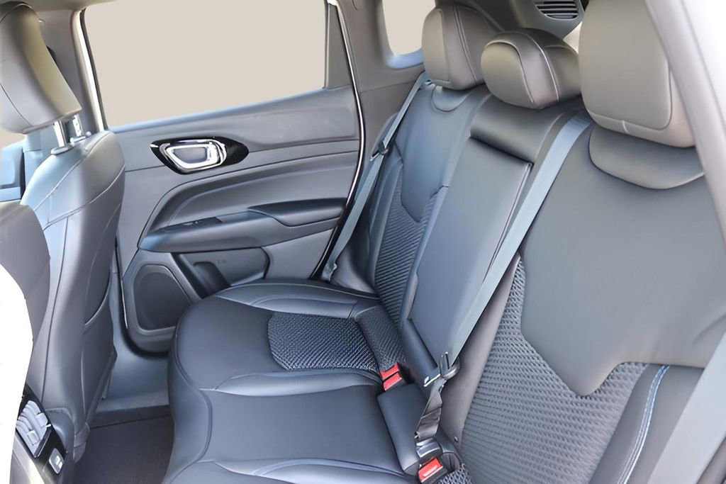 New 2026 Jeep Compass Latitude AWD/4WD image 14