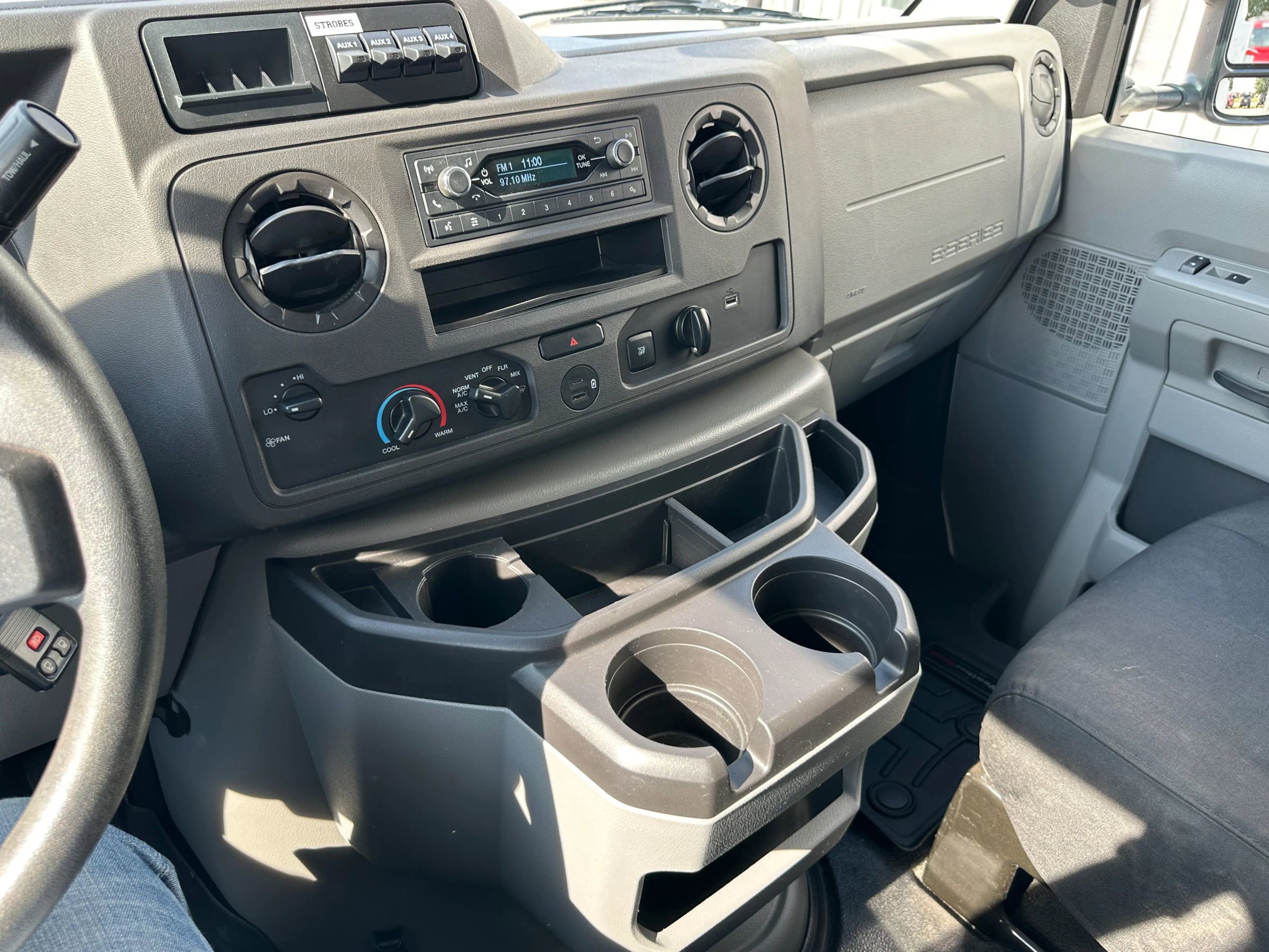 Used 2024 Ford E-450 and Econoline 450 Super Duty w/ Power Windows & Locks Group image 29