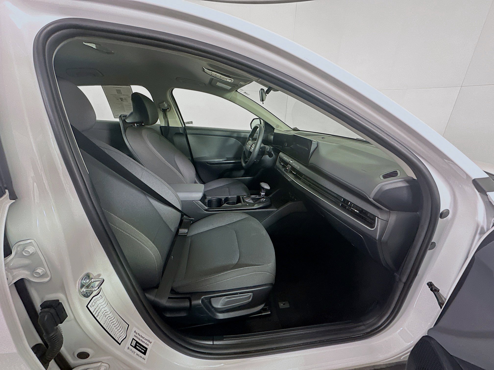 Used 2025 Kia K4 LXS image 32