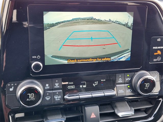 Used 2023 Toyota Highlander XLE image 18