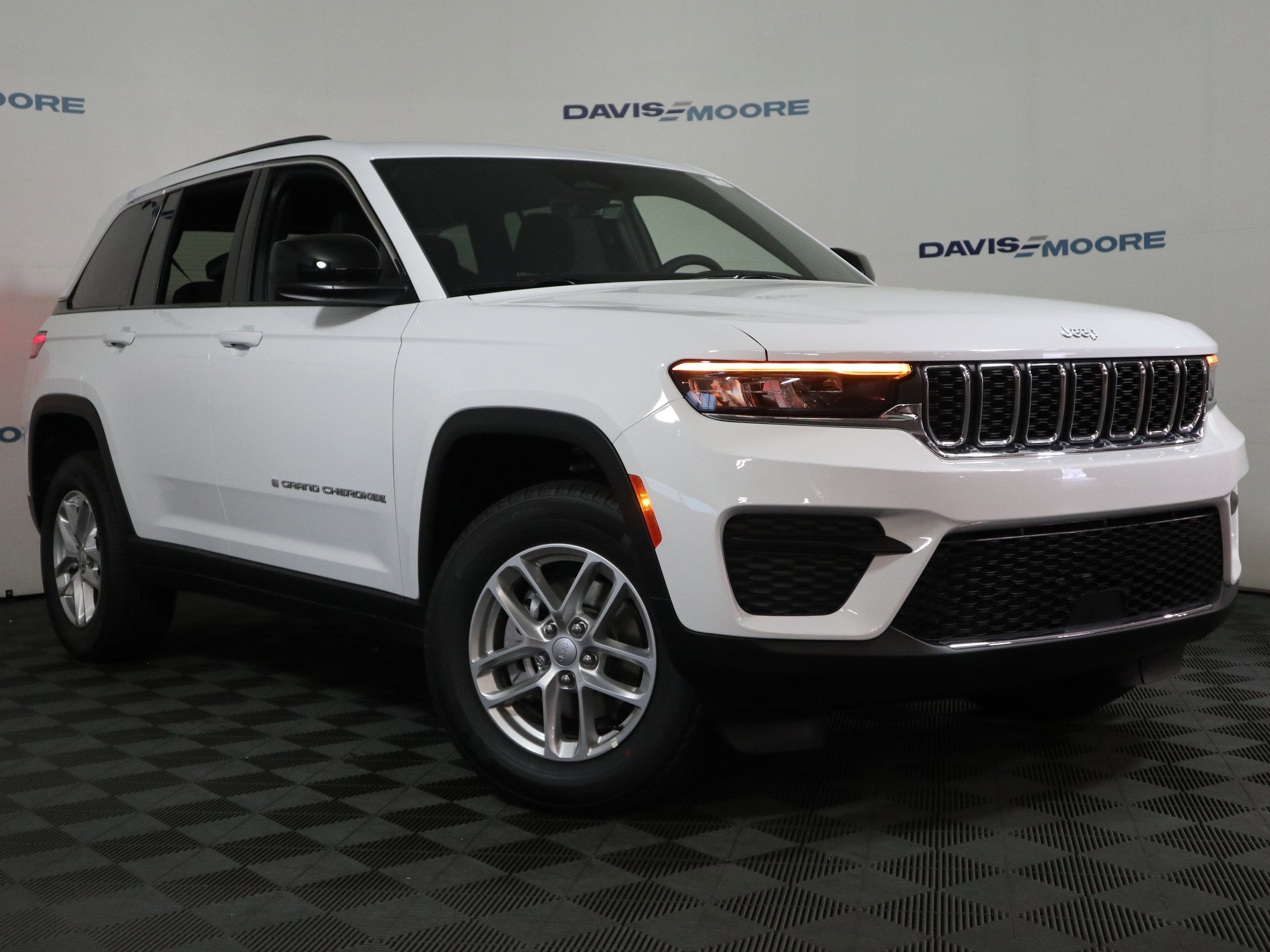 New 2026 Jeep Grand Cherokee 4WD image 2