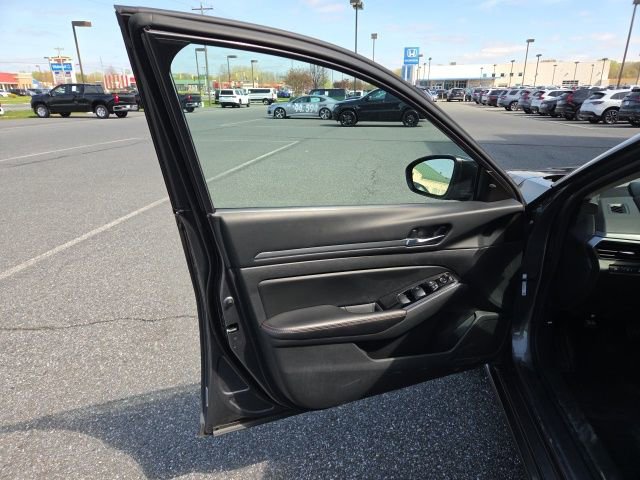 Used 2024 Nissan Altima 2.5 SR image 13