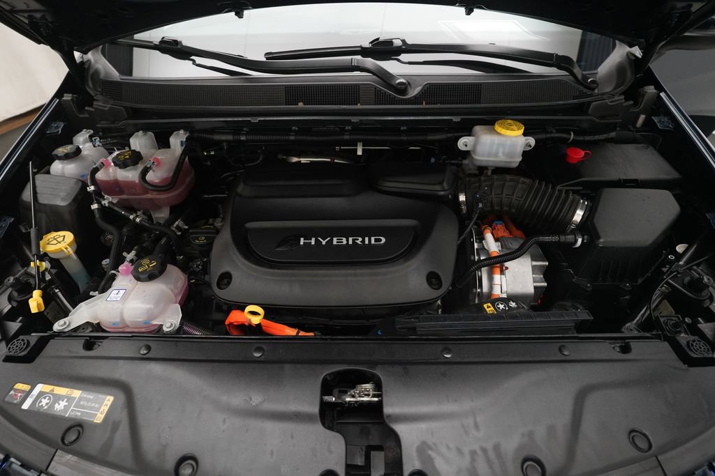 Used 2023 Chrysler Pacifica Touring-L w/ S Appearance Package image 3