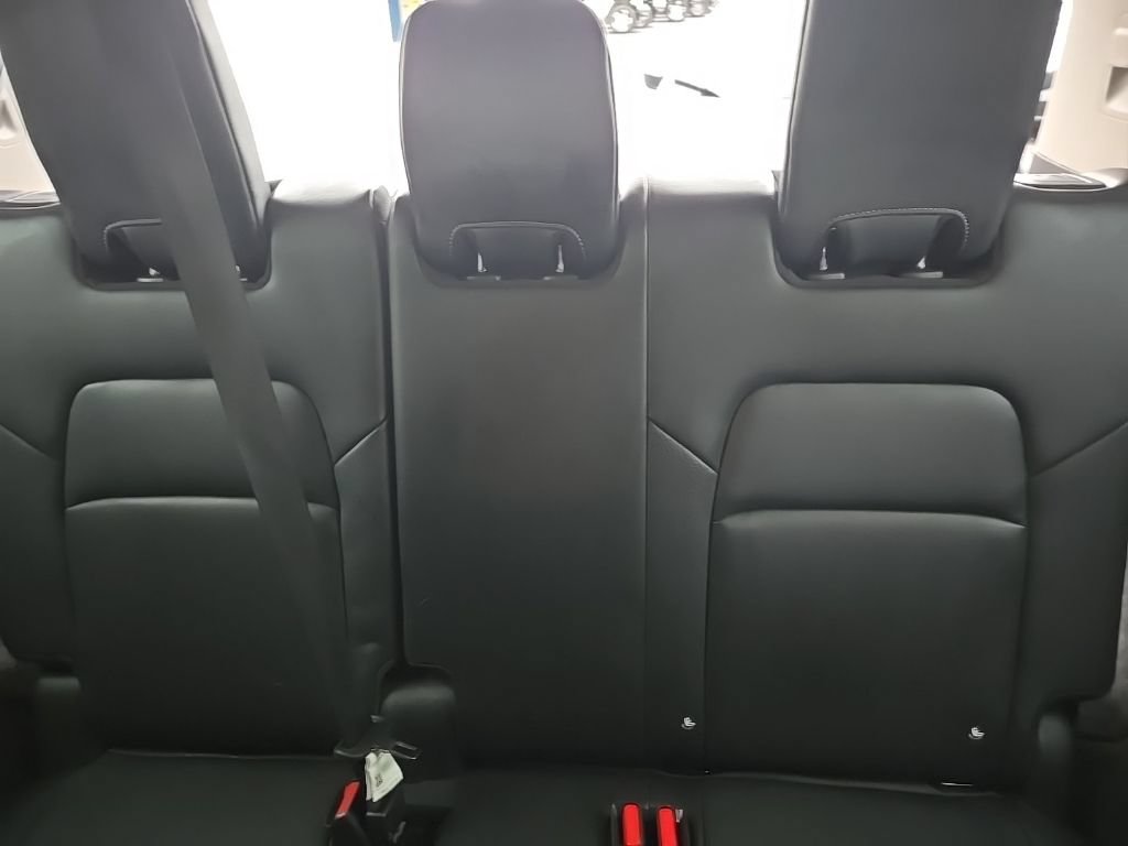 Used 2025 Nissan Pathfinder SL AWD/4WD image 26