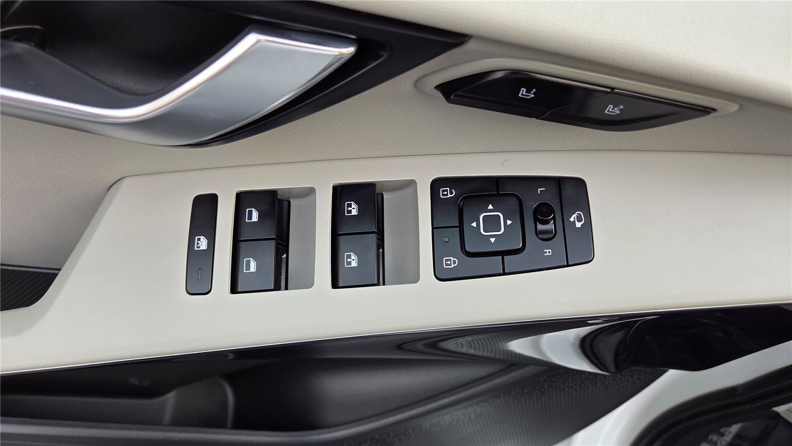 Certified 2024 Kia Niro Wave w/ Wave Preserve Package FWD image 14