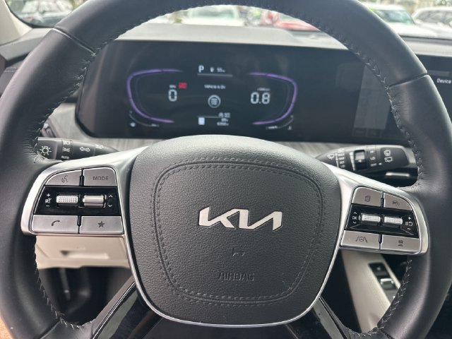 Certified 2025 Kia Telluride EX w/ EX Captain's Chair Package FWD image 19