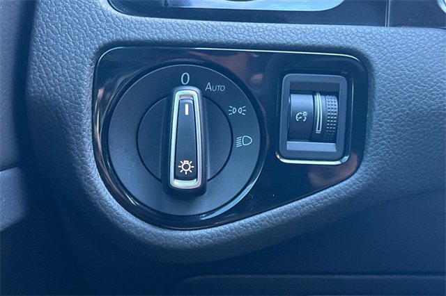 Used 2019 Volkswagen Golf R 4-Door image 32