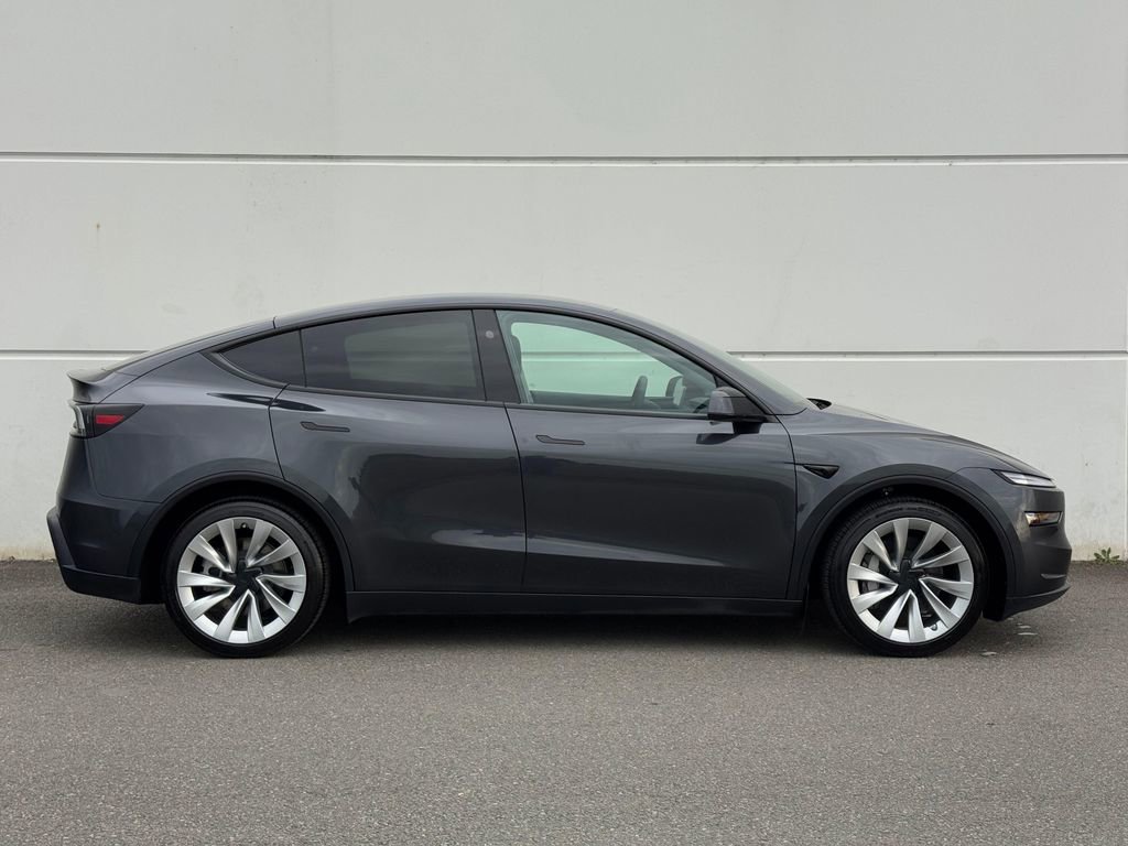 Used 2026 Tesla Model Y Long Range image 8