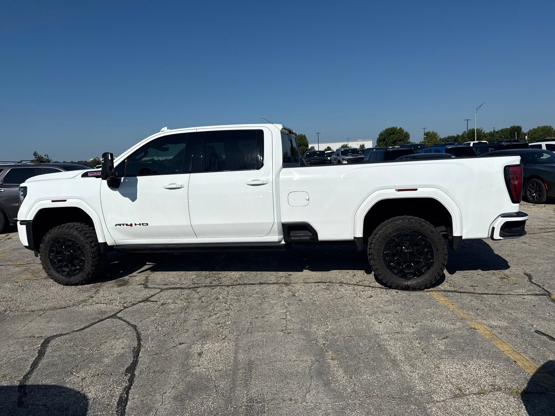 Used 2024 GMC Sierra 2500 AT4 w/ AT4 Premium Plus Package AWD/4WD image 9