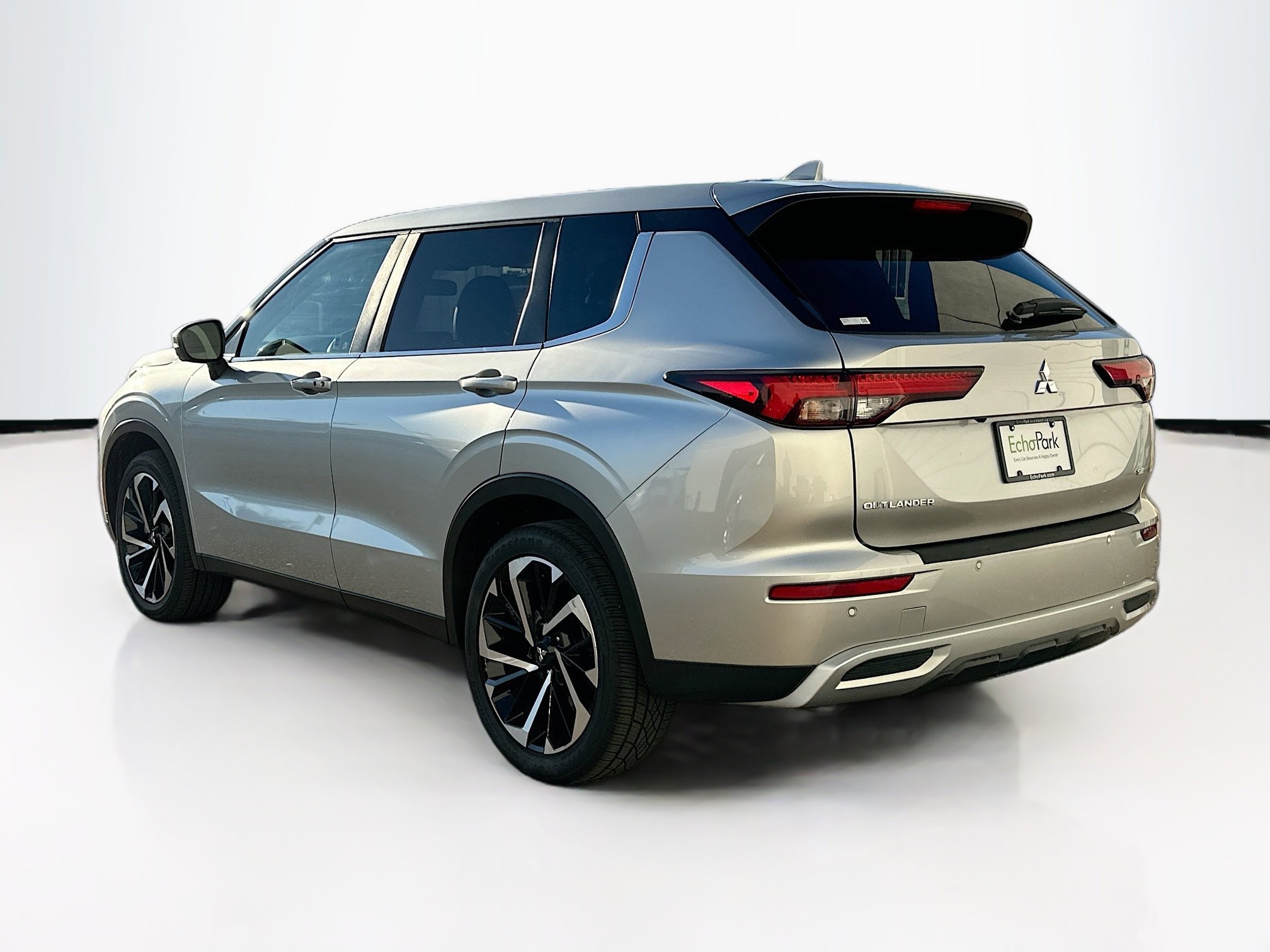 Used 2024 Mitsubishi Outlander SE Black Edition image 5