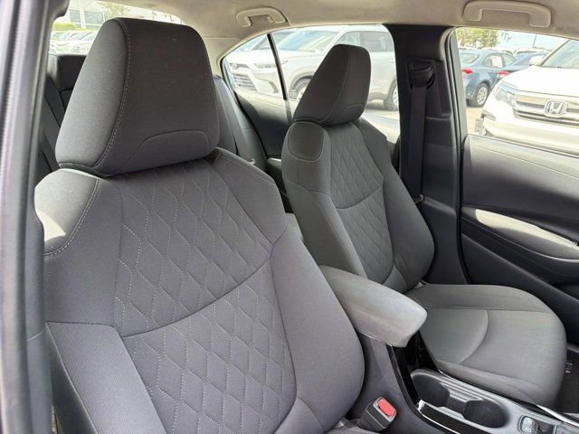 Used 2022 Toyota Corolla LE FWD image 16