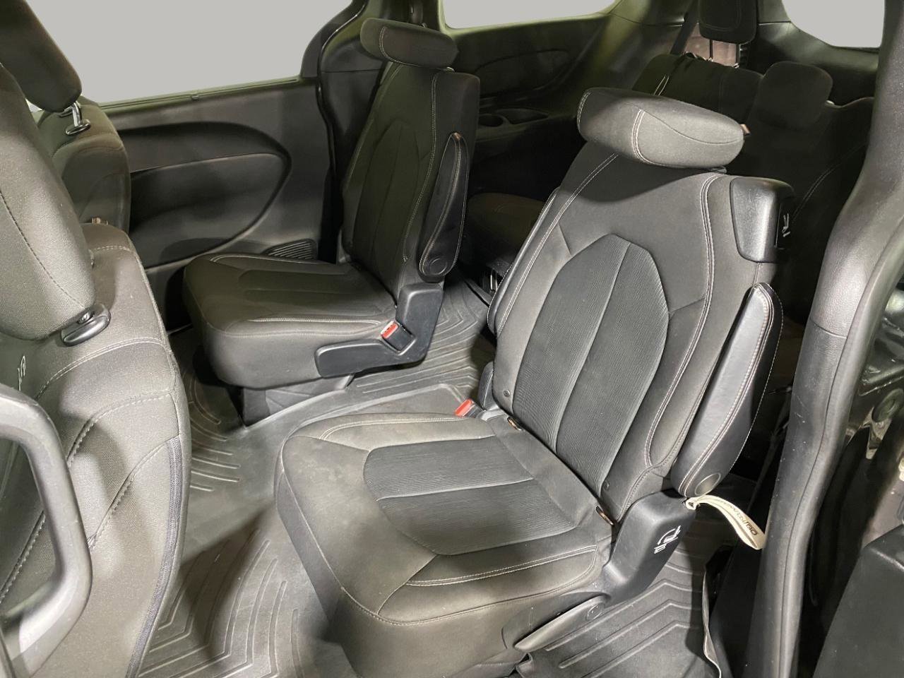 Used 2018 Chrysler Pacifica Touring Plus w/ S Appearance Package FWD image 12
