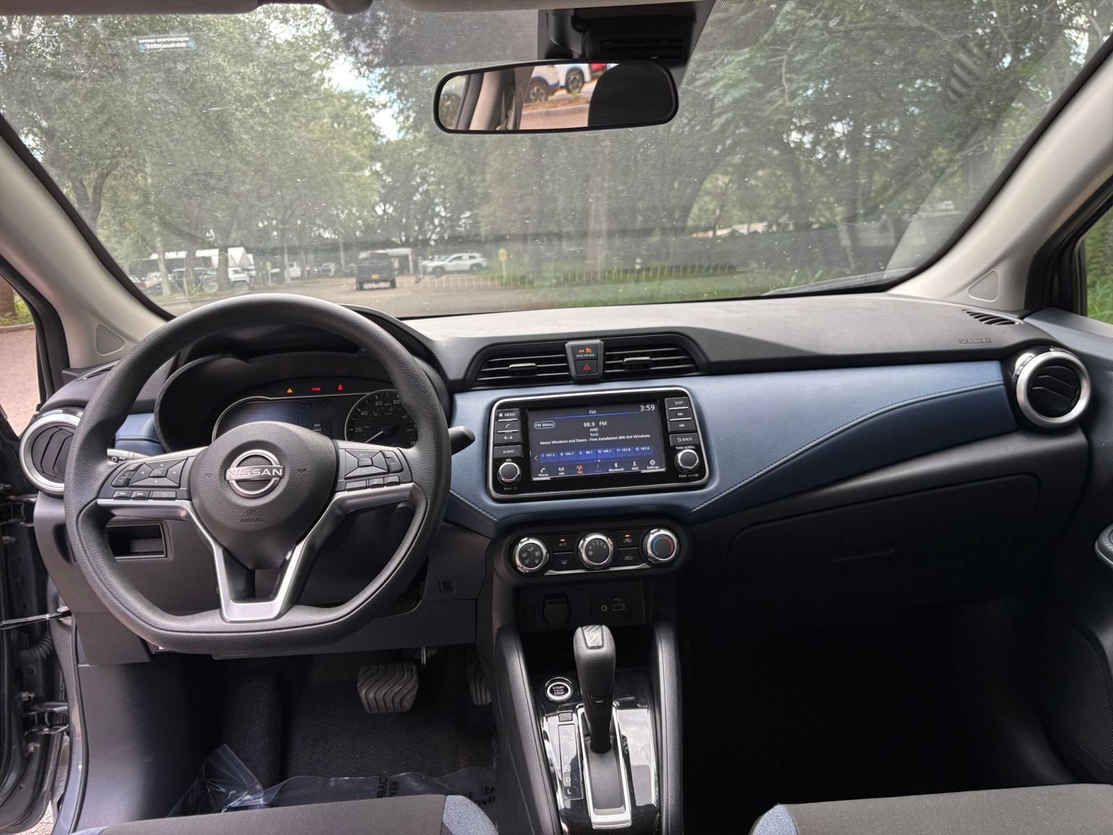 Used 2025 Nissan Versa SV FWD image 30
