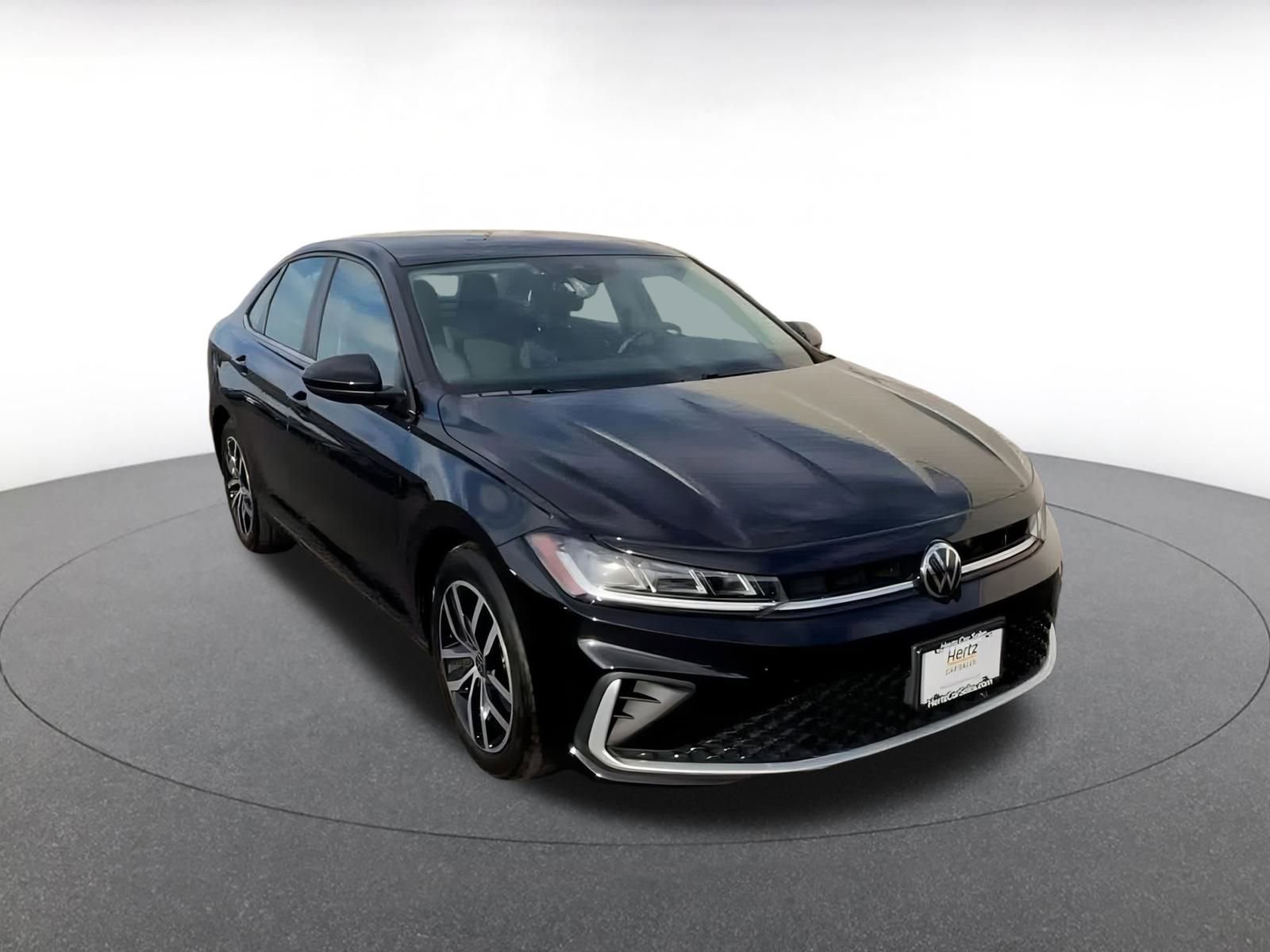 Used 2025 Volkswagen Jetta SE image 3