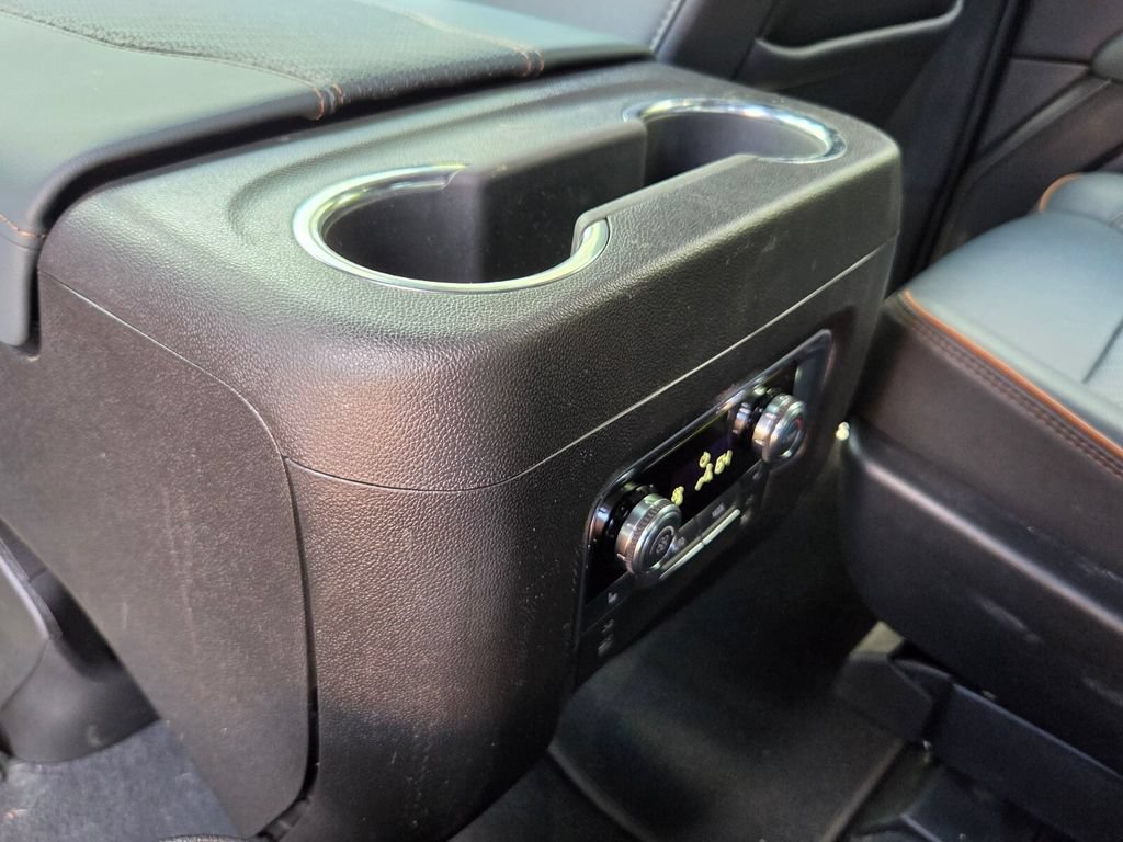 Used 2025 GMC Yukon AT4 w/ AT4 Premium Package AWD/4WD image 15