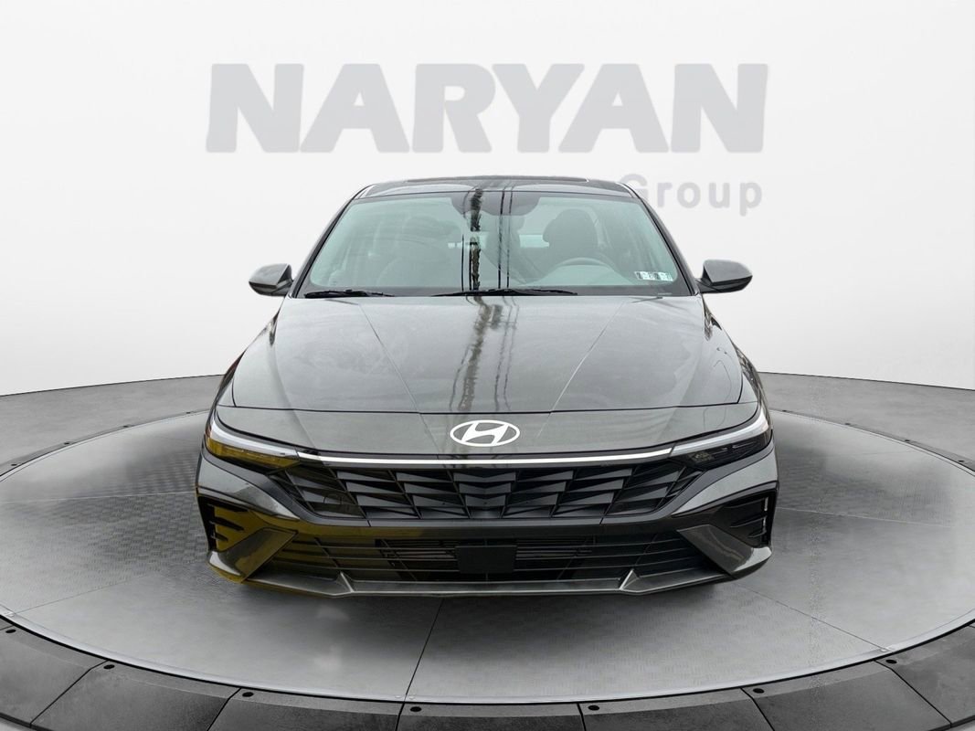 Used 2025 Hyundai Elantra SEL image 3