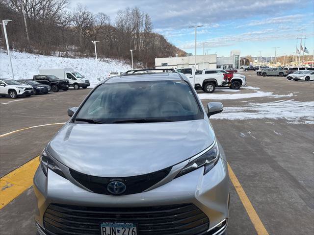 Certified 2024 Toyota Sienna Platinum image 19