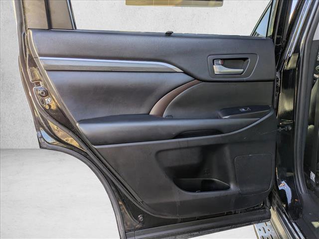 Used 2019 Toyota Highlander Limited image 16