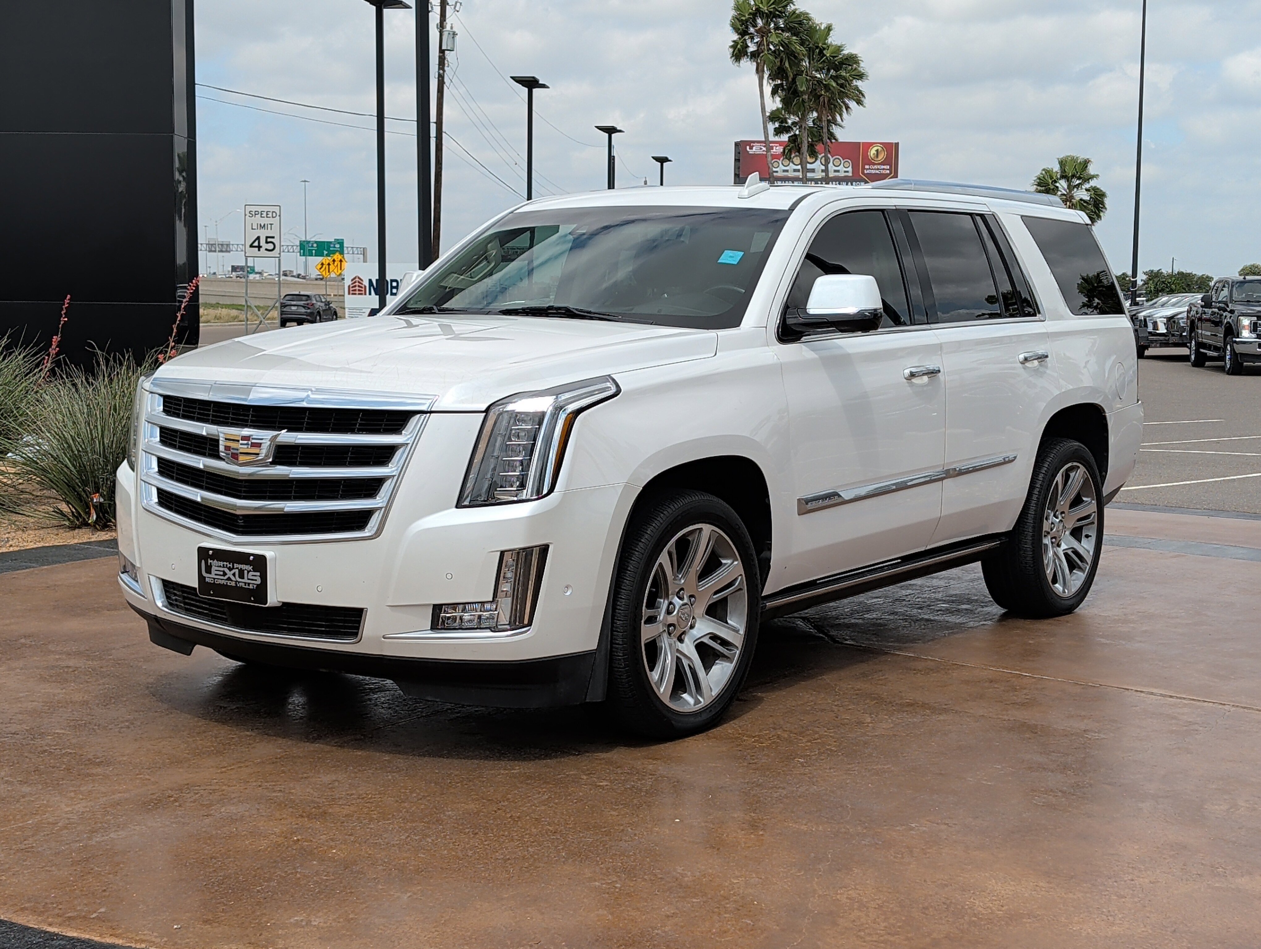 Used 2017 Cadillac Escalade Premium Luxury image 5
