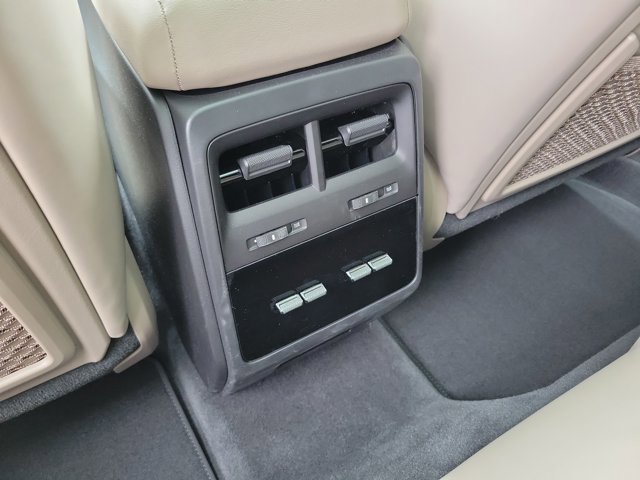 Certified 2025 Porsche Macan Electric image 18