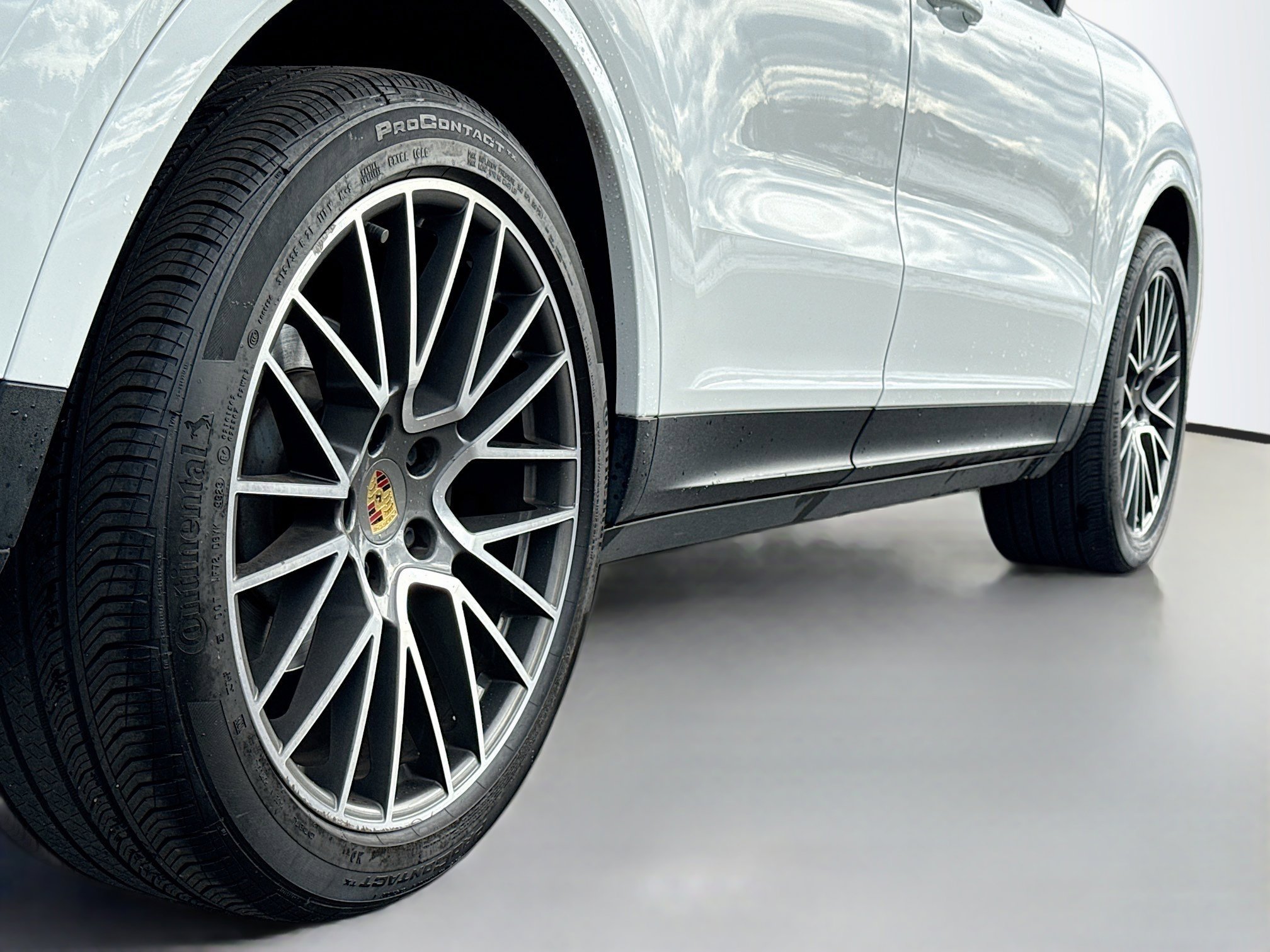 Used 2020 Porsche Cayenne image 15