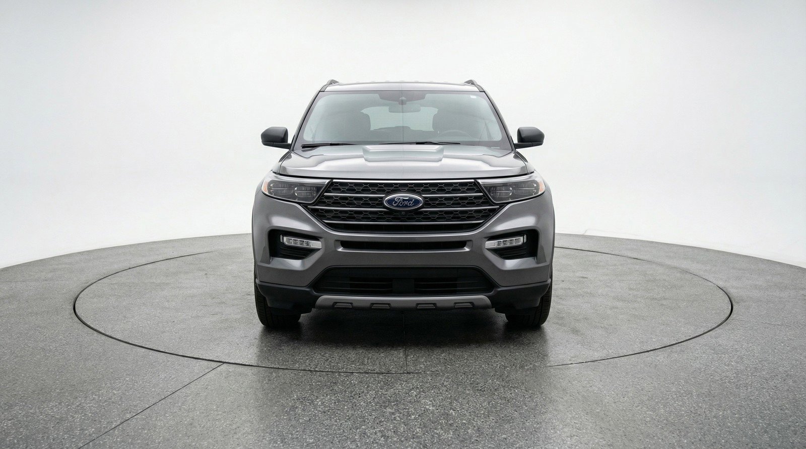 Used 2024 Ford Explorer XLT w/ Equipment Group 202A image 2